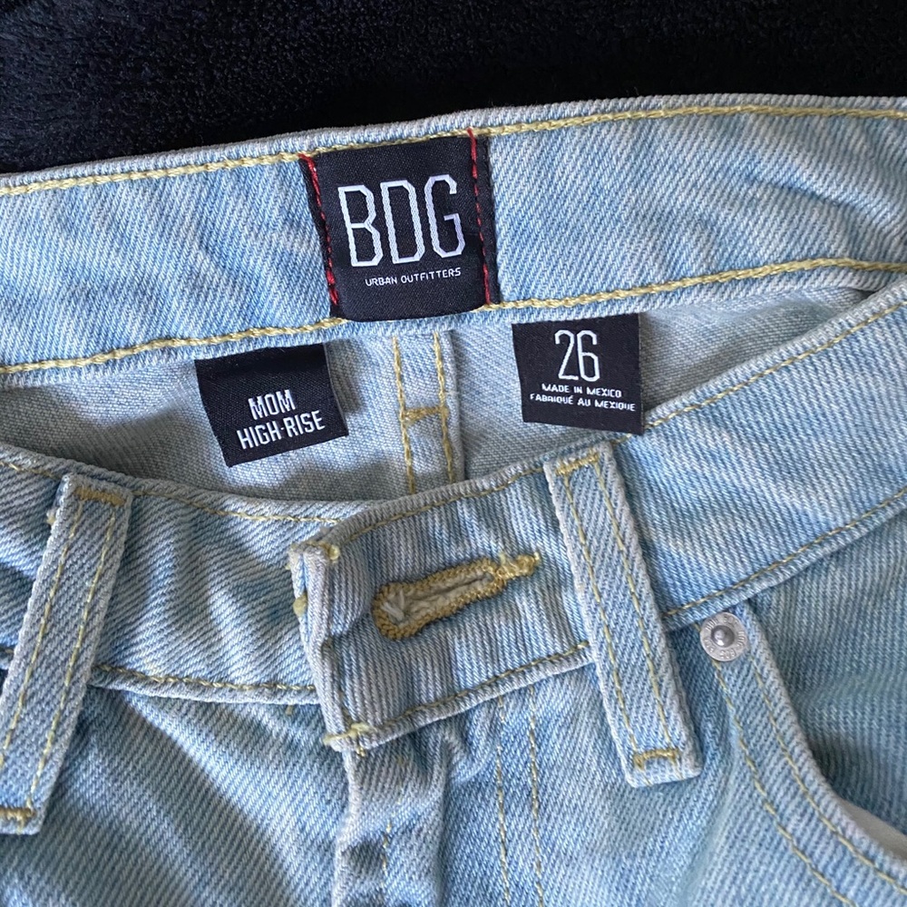 BDG High Waisted Mom Jean - Lightwash